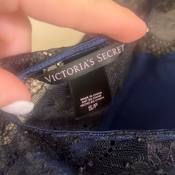 ✨Victoria's Secret Lace Detail Slip Sz Small Navy Chemises✨ - Picture 7 of 8